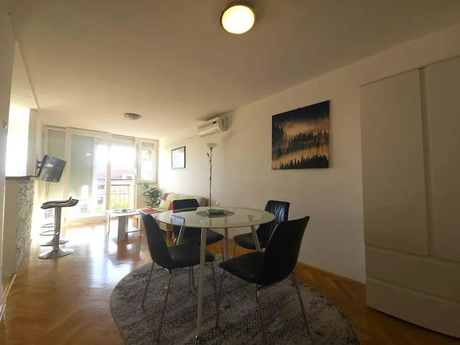 Central Apartment Split 0*,
